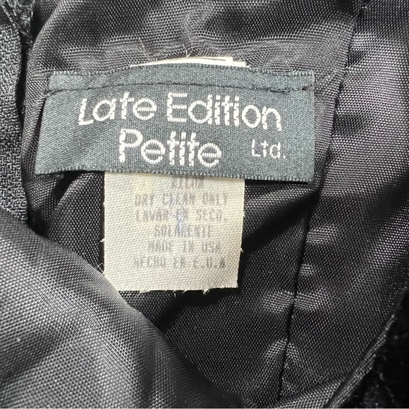 Late Edition | Vintage Dead Stock 80s 90s Timeless Black Velvet Maxi Dress | 8 - Picture 13 of 13